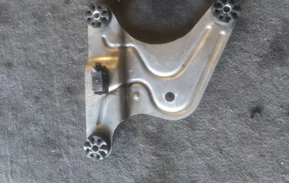 BMW 5 F10 F11 ABS pump bracket 6797679