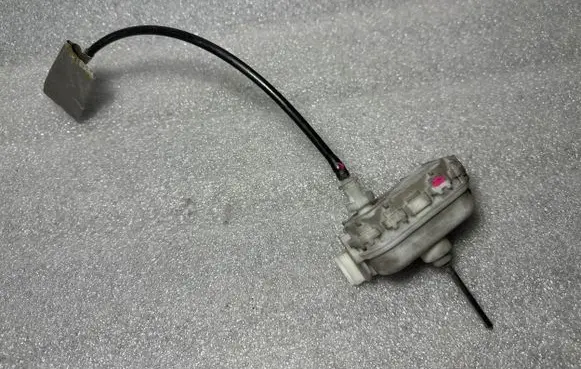 Audi A8 S8 D2 4D Central locking vacuum pump 4D0862153A