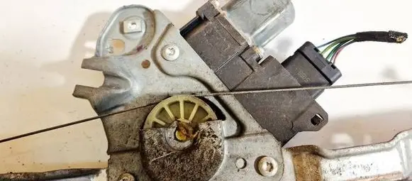 Peugeot 308 Front door window regulator motor 9657247580 0130822369