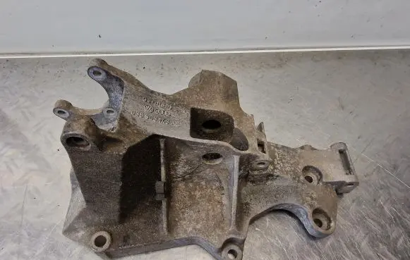 Volkswagen PASSAT B5 Generator/alternator bracket 038903143AE