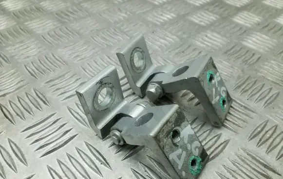Rear door hinge set