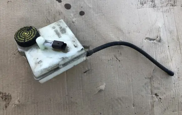 Citroen Xsara Picasso Brake fluid reservoir 