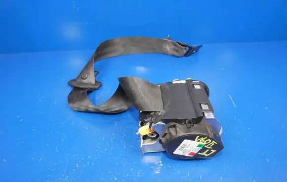 Volvo V60 Rear seatbelt