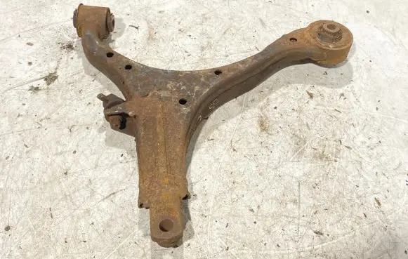 Honda CR-V Front lower control arm/wishbone