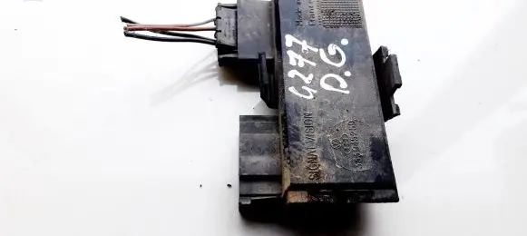 Volkswagen PASSAT B3 Tail light bulb cover holder 333945259