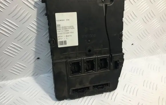 Renault Megane II Comfort/convenience module 8200724370 8200615749A