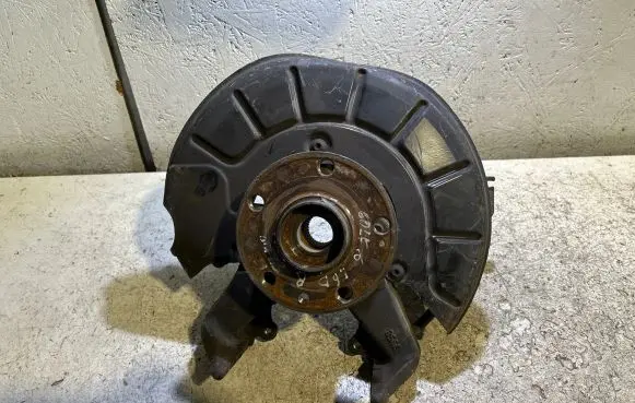 Volkswagen Golf VI Front wheel hub