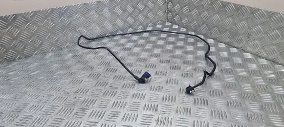 Engine coolant pipe/hose
