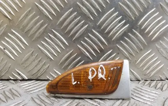 Subaru Legacy Front fender indicator light