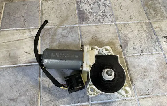 Mercedes-Benz Vaneo W414 Front door window regulator motor A2308200942