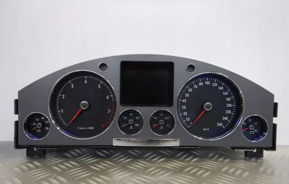 Volkswagen Phaeton Speedometer (instrument cluster) 3D0920880J