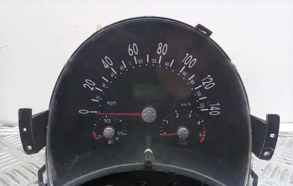 Volkswagen New Beetle Speedometer (instrument cluster) 47032