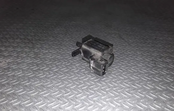 Audi A8 S8 D2 4D Vacuum valve 077906283