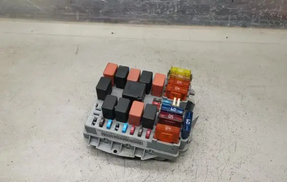 Fiat Strada Fuse module 46814185
