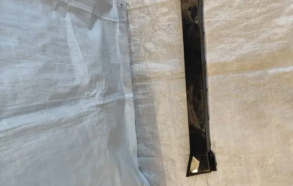 Front bumper splitter molding