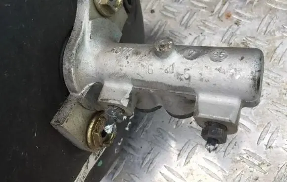 Audi A4 S4 B5 8D Master brake cylinder