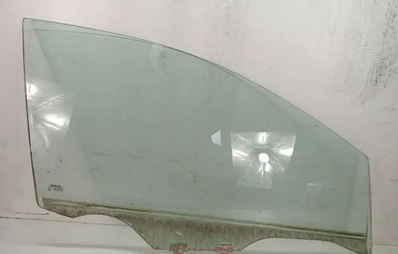 Nissan Tiida C11 Front door window glass four-door