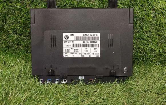 BMW 3 E90 E91 Seat control module 9134667 6135913466701 000281539