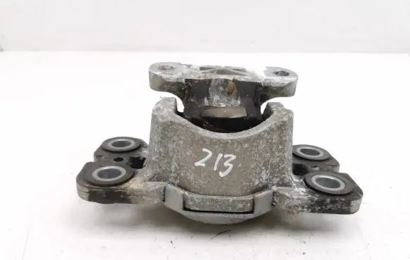 Volvo S80 Engine mount bracket