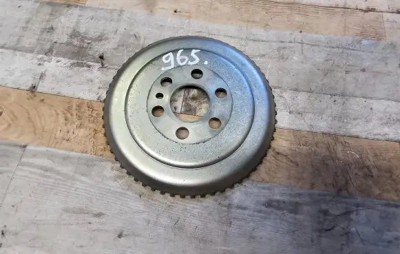 Volkswagen Golf V Crankshaft gear 