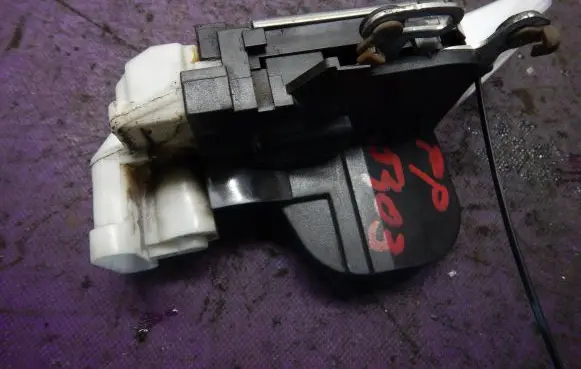 Alfa Romeo 147 Front door lock