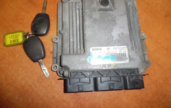 Opel Movano B Engine ECU kit and lock set 0281017977