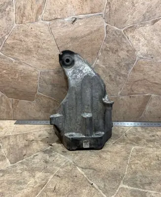 Mercedes-Benz E W212 Engine mounting bracket A6512230004