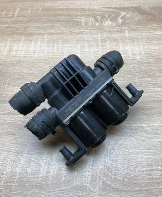 BMW 5 E60 E61 Coolant heater control valve 6927915 1147412176