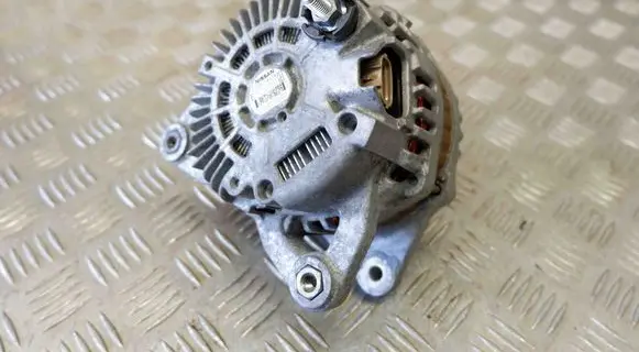 Nissan Juke I F15 Generator/alternator 231001KA1A