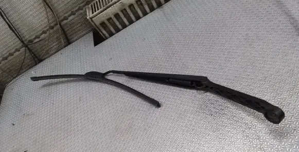 Nissan X-Trail T30 Windshield/front glass wiper blade 