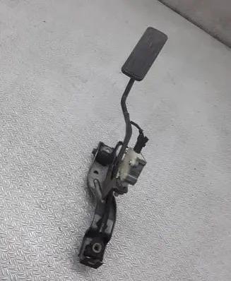 Subaru Outback Accelerator throttle pedal