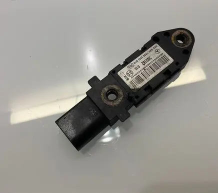 Mercedes-Benz E W211 Airbag deployment crash/impact sensor 0028201326 303182015 A0028201326