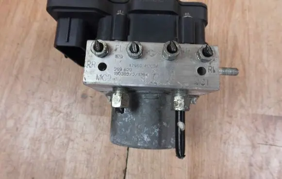 Nissan X-Trail T32 ABS Pump 476604CC3A