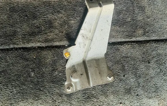Opel Antara Fender mounting bracket