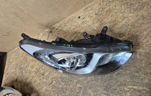 Hyundai i30 Headlight/headlamp 92102A6010 92102A6100 92102A6110