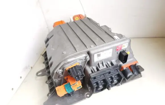 Voltage converter inverter