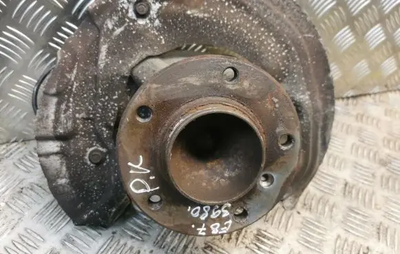 BMW 1 E81 E87 Front wheel hub