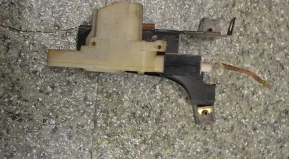 BMW 3 E30 Central locking motor 1385119