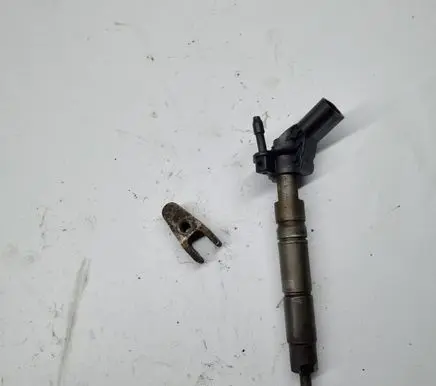 Mercedes-Benz E W211 Fuel injector A642070 0445115
