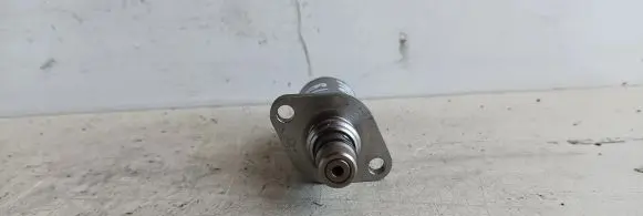 Toyota Avensis T250 Fuel pressure regulator 