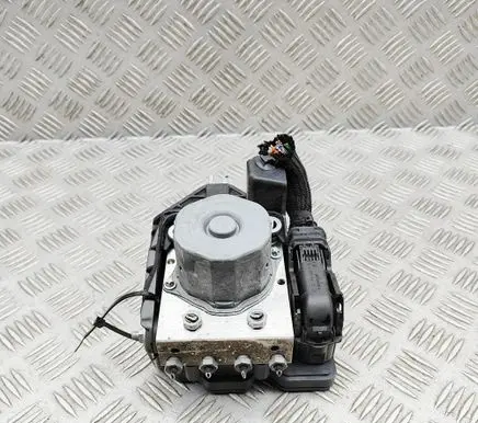 Mercedes-Benz GLA W156 X156 ABS Pump A0004313900