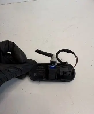 Windshield washer spray nozzle