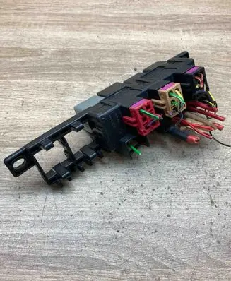 Volkswagen PASSAT B5 Other relay 8L0941822A 896083000