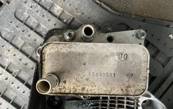 Chevrolet Captiva Oil filter mounting bracket