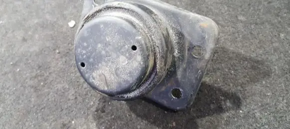 Chevrolet Tacuma Engine mount bracket