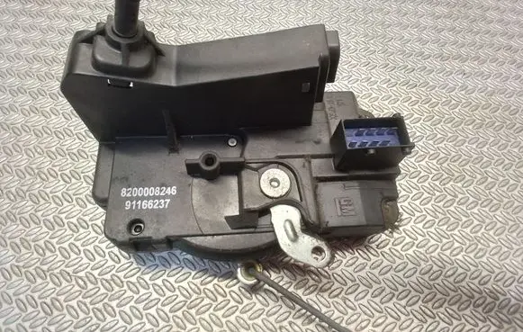 Opel Vivaro Front door lock 8200008246