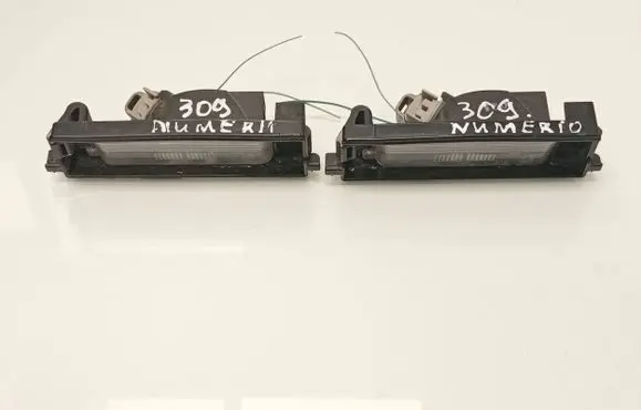Toyota iQ Number plate light A045053