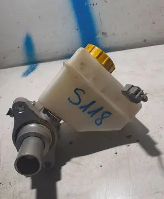 Brake fluid reservoir