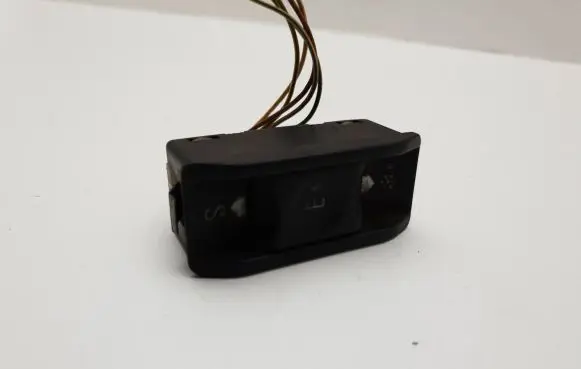 BMW 5 E34 Other switches/knobs/shifts 8353229 6131 03010011