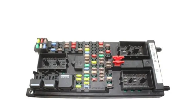Land Rover Discovery Sport Fuse module FK7214F041AE